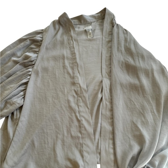 Elegant Silver Cardigan - Picture 3 of 7